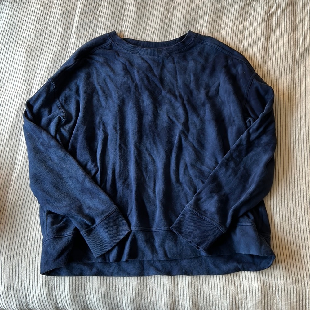 Universal thread crew neck